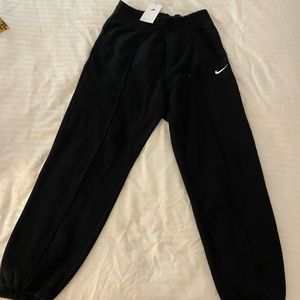 Black oversized Nike sweatpants